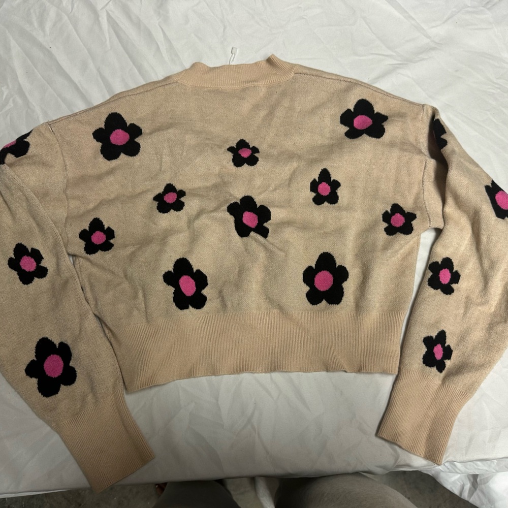 Cropped Beige Floral Knit Sweater with Pink Accents